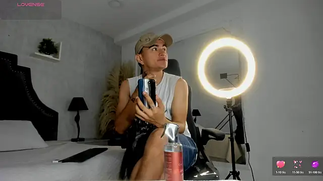 Snapshot of LiamDeep chatting on 03-26-26, 08:14 LiamDeep online show from 03-26-26, 08:14