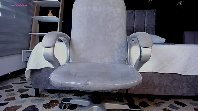 Snapshot of LiamDeep chatting on 04-14-26, 07:53 LiamDeep online show from 04-14-26, 07:53