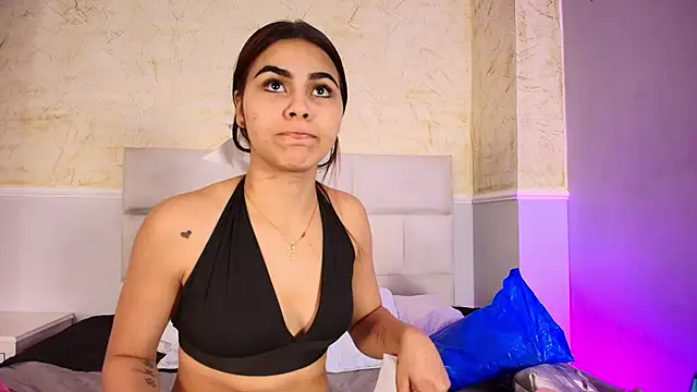 KimberlyLoren online show from 10-04-25, 12:58