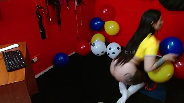 Snapshot of Emily_Slave28 chatting on 06-08-26, 06:08 Emily Slave28 online show from 06-08-26, 06:08