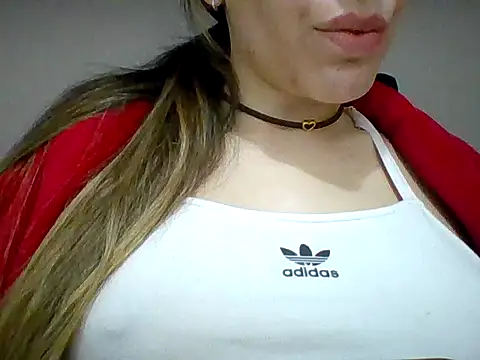 Yasleal online show from 06-15-26, 01:35
