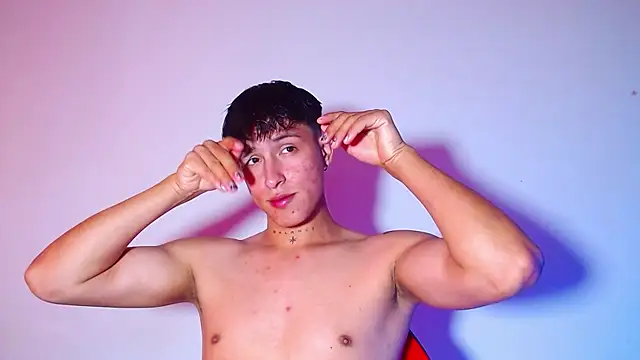 Snapshot of rowanbigboy23 chatting on 02-10-26, 02:43 rowanbigboy23 online show from 02-10-26, 02:43