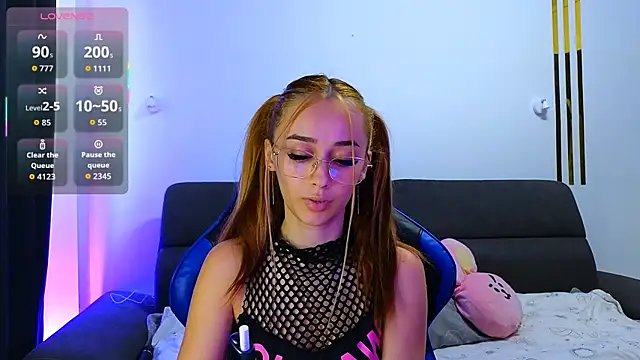 Snapshot of AmyKent_ chatting on 09-15-25, 02:50 AmyKent online show from 09-15-25, 02:50