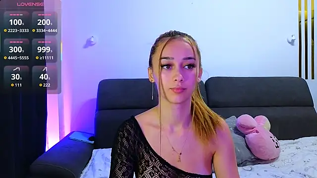 Snapshot of AmyKent_ chatting on 11-02-25, 04:20 AmyKent online show from 11-02-25, 04:20