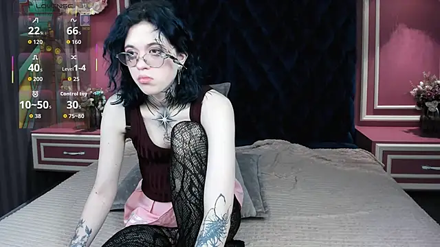 NoelleGothicShadow online show from 04-02-26, 11:13