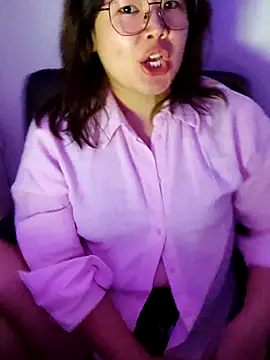 Snapshot of Innogin chatting on 10-31-25, 06:09 Innogin online show from 10-31-25, 06:09