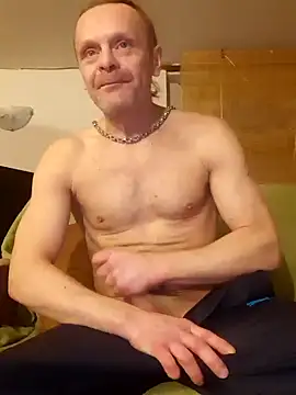 Snapshot of Kuba_Gd chatting on 12-17-24, 05:26 Kuba Gd online show from 12-17-24, 05:26