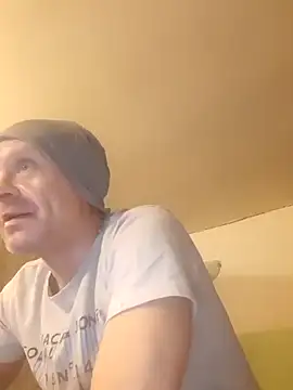 Snapshot of Kuba_Gd chatting on 12-23-24, 08:14 Kuba Gd online show from 12-23-24, 08:14