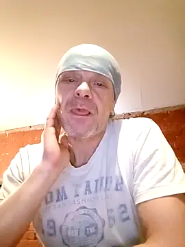 Snapshot of Kuba_Gd chatting on 09-27-25, 01:54 Kuba Gd online show from 09-27-25, 01:54