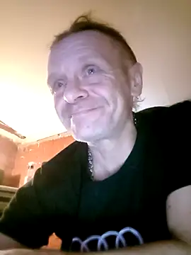 Snapshot of Kuba_Gd chatting on 10-02-25, 10:39 Kuba Gd online show from 10-02-25, 10:39