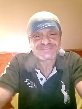 Snapshot of Kuba_Gd chatting on 10-09-25, 06:22 Kuba Gd online show from 10-09-25, 06:22