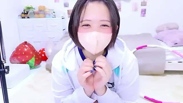 Hinata Sun online show from 05-12-26, 12:02