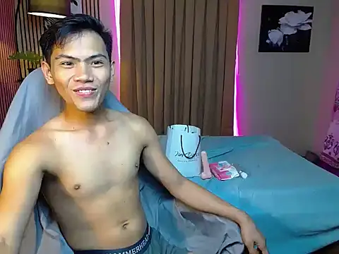 Snapshot of alex_cummer chatting on 09-11-25, 11:32 alex cummer online show from 09-11-25, 11:32