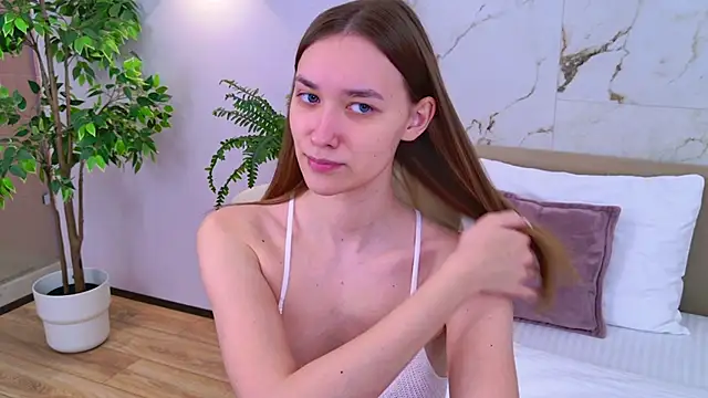 AmadaReine online show from 11-30-25, 04:11