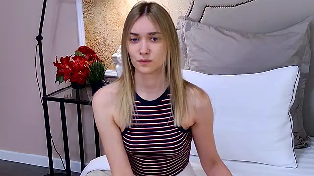 AmadaReine online show from 06-19-26, 04:22