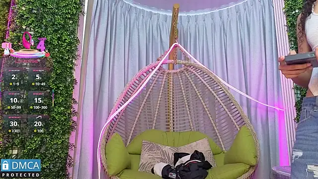 Kiara Zahiri   online show from 10-03-25, 11:29