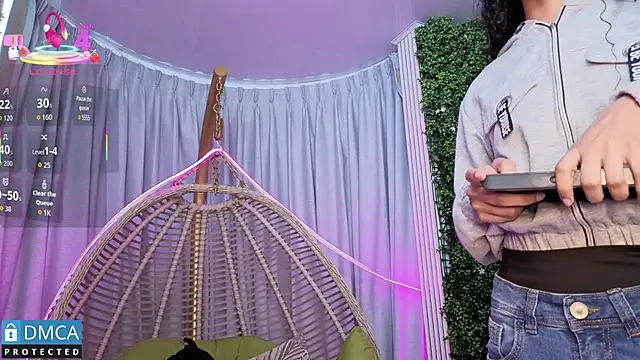 Kiara Zahiri   online show from 10-09-25, 11:19