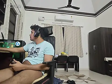 Snapshot of Bakasur_19 chatting on 12-14-25, 09:52 Bakasur 19 online show from 12-14-25, 09:52