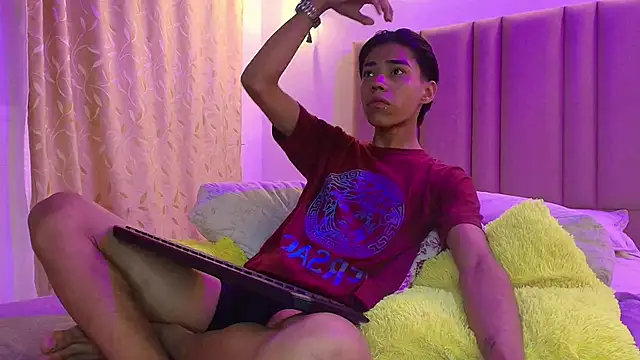 camilo nom online show from 10-10-25, 04:33