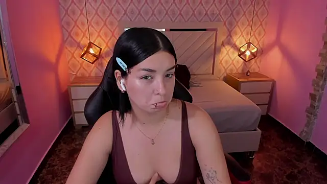 CHRISTY TEIGEN4 online show from 10-04-25, 07:23