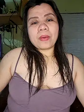 Snapshot of hotlyn45 chatting on 03-02-26, 10:33 hotlyn45 online show from 03-02-26, 10:33