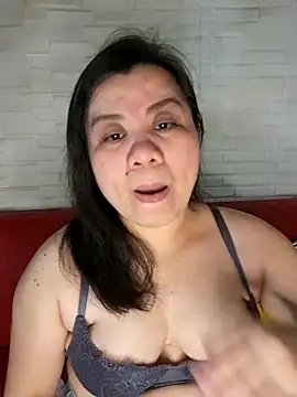 Snapshot of hotlyn45 chatting on 04-17-26, 11:35 hotlyn45 online show from 04-17-26, 11:35