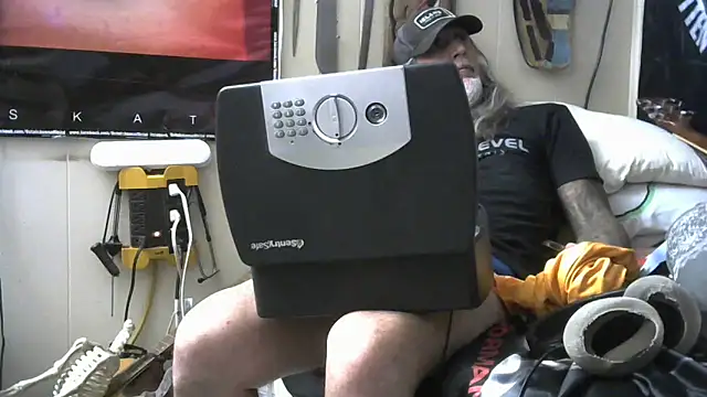 crassanova online show from 05-05-26, 08:00