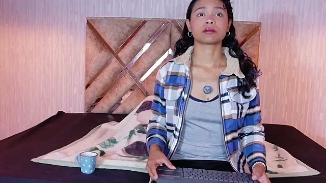 Snapshot of Kristall_06 chatting on 02-11-26, 04:39 Kristall 06 online show from 02-11-26, 04:39