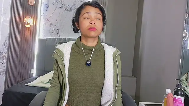 Snapshot of Kristall_06 chatting on 02-18-26, 05:14 Kristall 06 online show from 02-18-26, 05:14