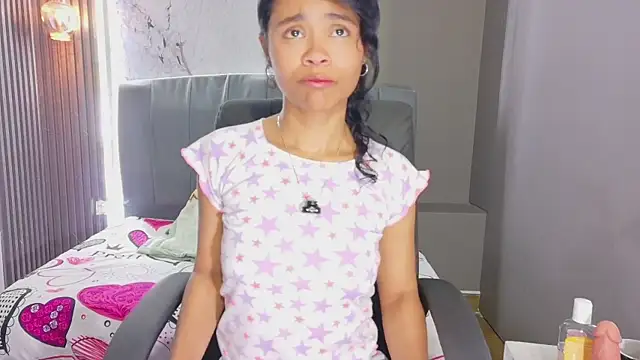 Snapshot of Kristall_06 chatting on 03-13-26, 04:19 Kristall 06 online show from 03-13-26, 04:19