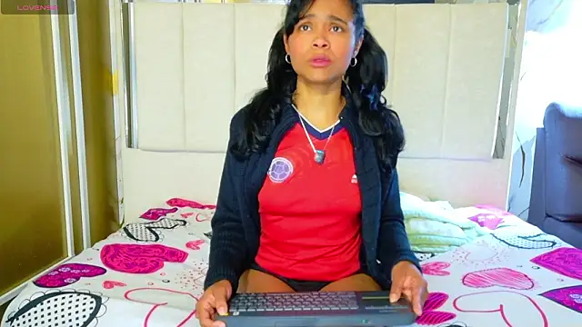 Snapshot of Kristall_06 chatting on 03-19-26, 04:27 Kristall 06 online show from 03-19-26, 04:27