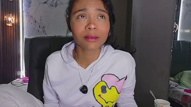 Snapshot of Kristall_06 chatting on 03-22-26, 04:38 Kristall 06 online show from 03-22-26, 04:38