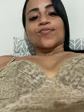 Snapshot of Katianesantos chatting on 10-11-25, 10:08 Katianesantos online show from 10-11-25, 10:08