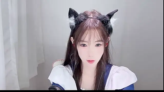 Xiao-runbao online show from 10-13-25, 01:33