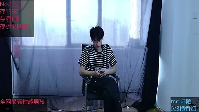 Young-hot-boys online show from 09-11-25, 06:35