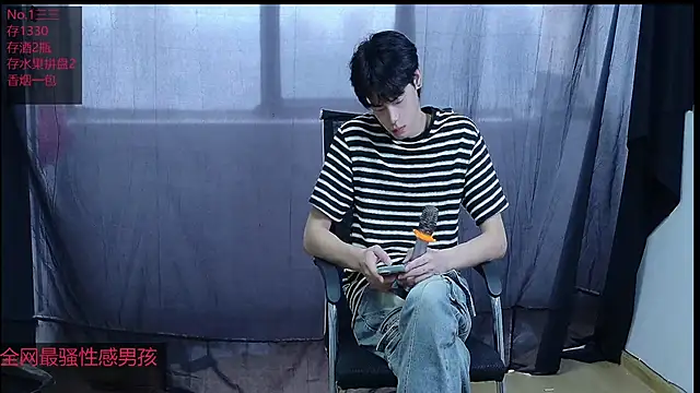 Young-hot-boys online show from 09-18-25, 07:43