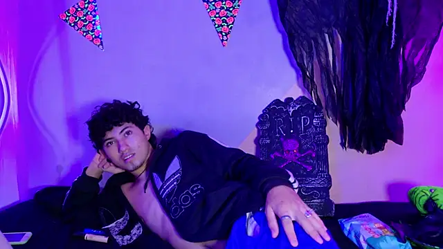 Laura and Kevin online show from 10-10-25, 02:49