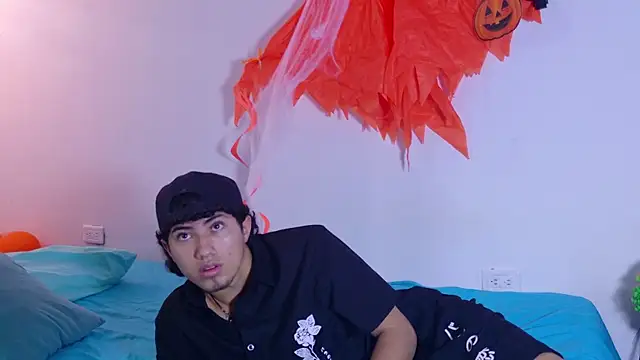 Laura and Kevin online show from 10-14-25, 01:23