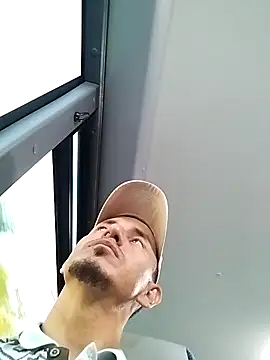 Snapshot of JuanD_vero chatting on 10-14-25, 03:24 JuanD vero online show from 10-14-25, 03:24