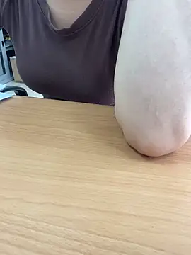 Snapshot of ThuPhuong-Tr chatting on 09-24-25, 03:54 ThuPhuong-Tr online show from 09-24-25, 03:54