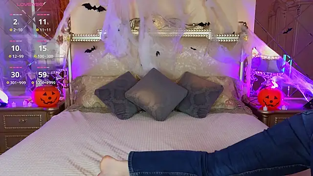 Katherine Loveau online show from 10-21-25, 04:46