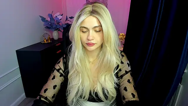 LeslieMineg online show from 09-25-25, 07:39