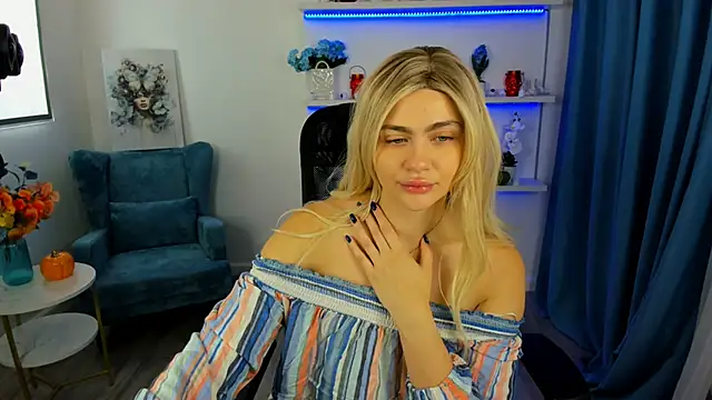 LeslieMineg online show from 10-18-25, 07:36