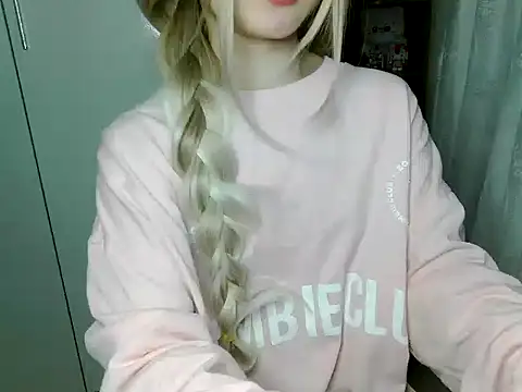 Snapshot of Annabelle-e chatting on 03-03-26, 06:25 Annabelle-e online show from 03-03-26, 06:25