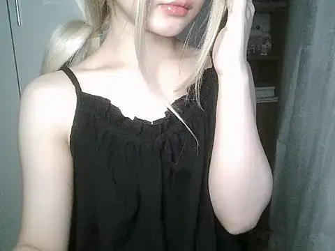 Snapshot of Annabelle-e chatting on 03-12-26, 10:05 Annabelle-e online show from 03-12-26, 10:05