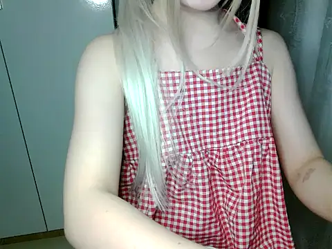 Snapshot of Annabelle-e chatting on 03-23-26, 03:38 Annabelle-e online show from 03-23-26, 03:38