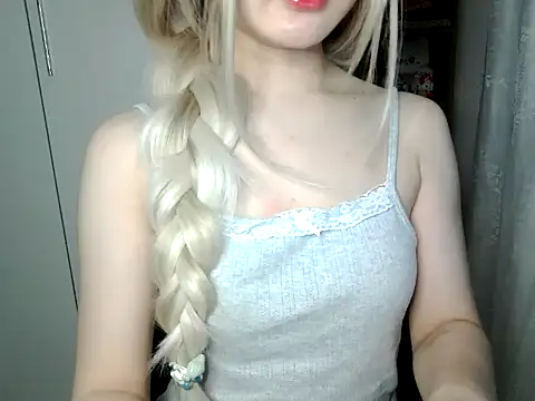 Snapshot of Annabelle-e chatting on 03-29-26, 04:18 Annabelle-e online show from 03-29-26, 04:18