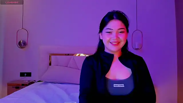 Snapshot of yummmymommy chatting on 09-10-25, 12:05 yummmymommy online show from 09-10-25, 12:05