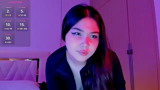 Snapshot of yummmymommy chatting on 09-18-25, 12:18 yummmymommy online show from 09-18-25, 12:18