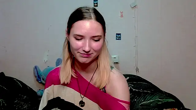  kikiclark   online show from 10-11-25, 07:45